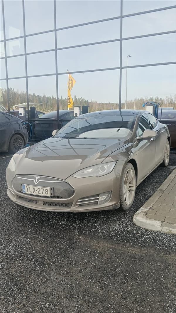 Tesla Model S 90 D