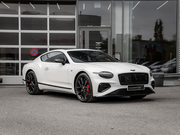 Bentley Continental GT S V8 Hybrid 500kW, Naim for Bentley, Ackrapovic titaaniputkisto, kaikki varusteet