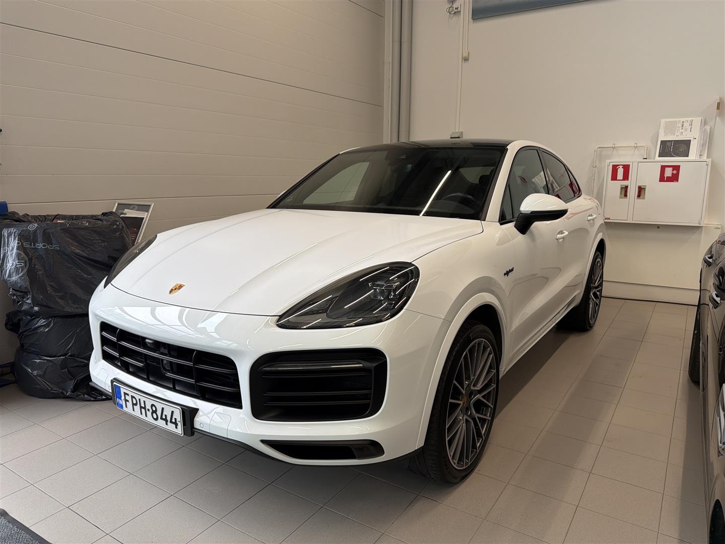 Porsche Cayenne E-Hybrid Coupé Advantage Package