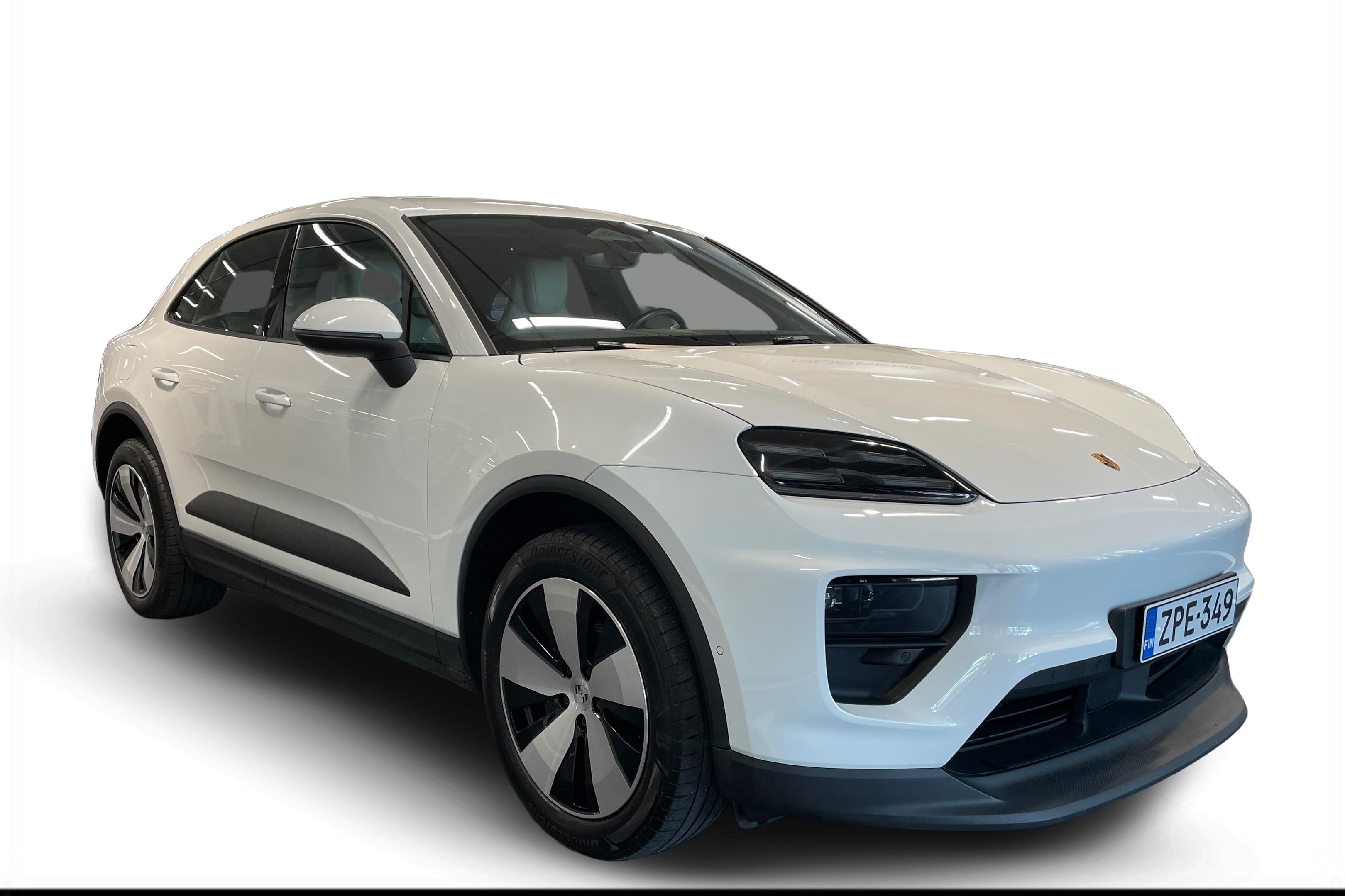 Porsche Macan 4 Advantage Package