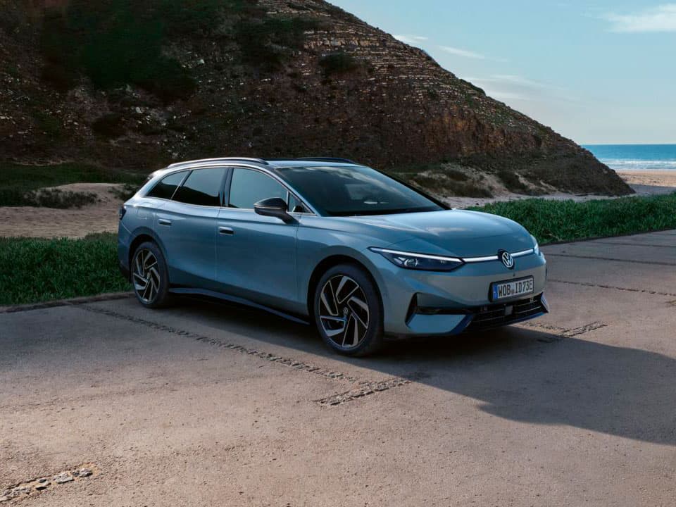 Volkswagen ID.7 Tourer edeltä sivusta