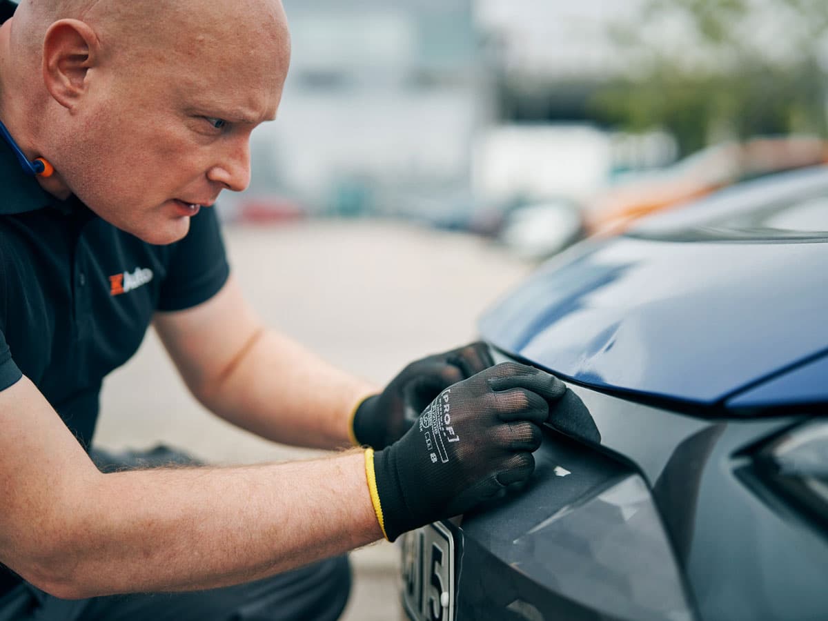 vauriokorjaamo vahinkotarkastus konepelti